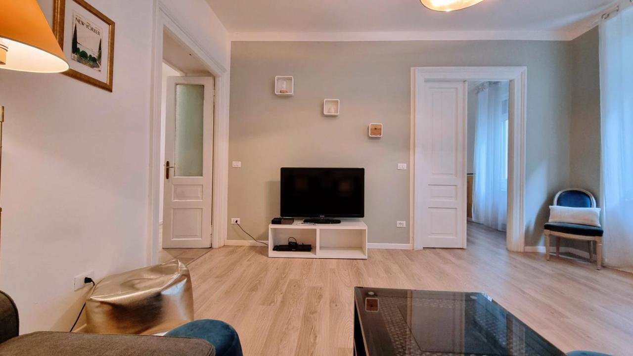 La Casa Dei Leoni Apartment ตรีเอสเต ภายนอก รูปภาพ